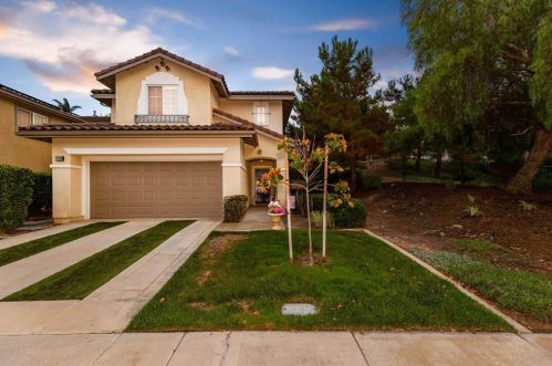 1598 Carriage Cir, Vista, CA 92081-4556