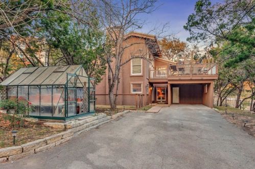7037 Comanche Trl, Austin TX  78732-1006 exterior