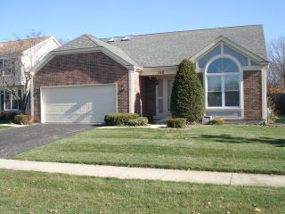 148 Tay River Dr, Carpentersville, IL 60110-2800