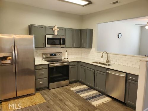 2684 Parkway Trl, Lithonia, GA 30058-4652