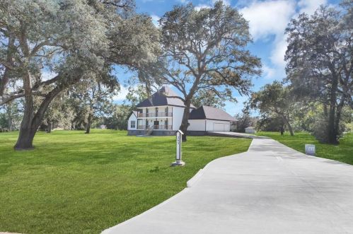 363 Horse Shoe Trl, Angleton, TX 77515-8028
