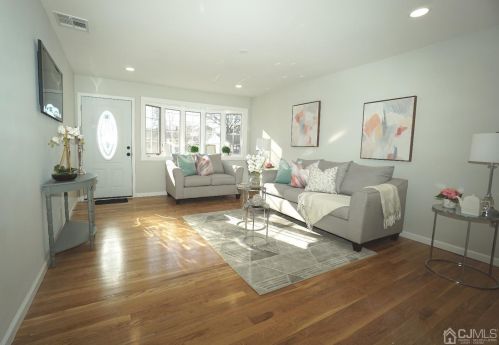 2 George St, Avenel, NJ 07001-1715