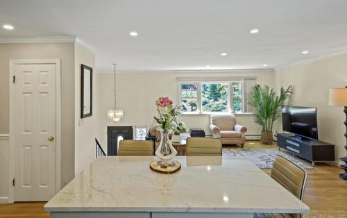 7 Kellee Ct, Norwalk, CT 06854-1306