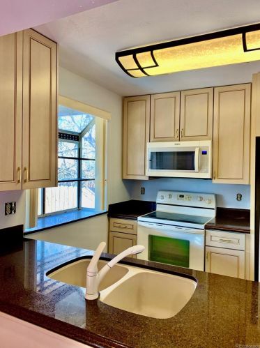 4587 Dearborn St, Denver, CO 80239-5401