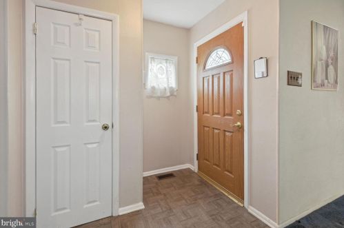 1314 Salem Rd, Burlington, NJ 08016-3162