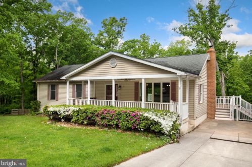 53 Bob White Dr, Harpers Ferry WV  25425-5810 exterior