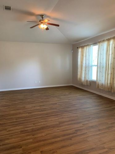 209 Buckingham Dr, Uhland TX  78640-5821 exterior