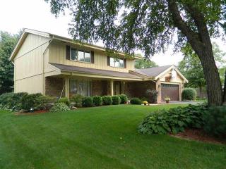 2219 Shaw Woods Dr, Rockford, IL 61107-1753