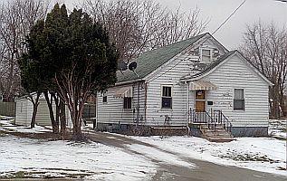 515 6th St, Kewanee, IL 61443-1241