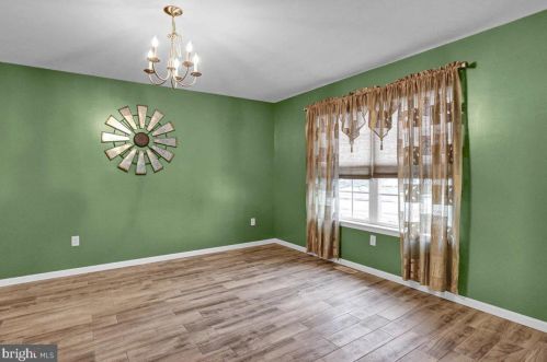 2 Albans Ct, New Schaefferstown, PA 19506-8357