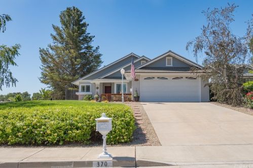 370 Crazy Horse Dr, Lake Nacimiento, CA 93446-2939