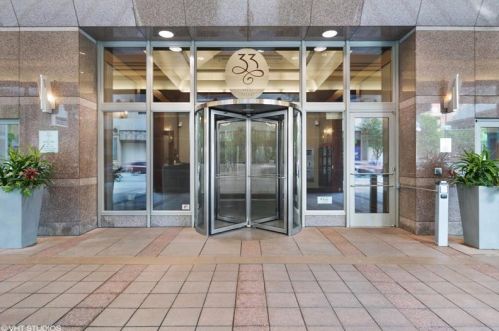 33 Ontario St, Chicago IL  60654-7760 exterior