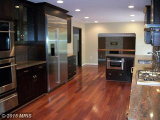 8456 Clover Leaf Dr, Mc Lean VA  22102-2227 exterior
