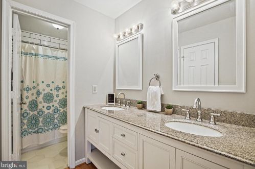 8166 Cliffview Ave, Springfield VA  22153-2622 exterior