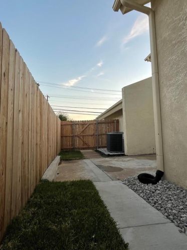 213 Rochelle Rd, Irving TX  75062-5706 exterior