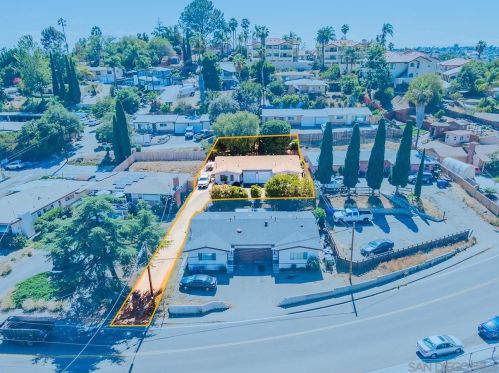 711 Townsite Dr, Vista CA  92084-4501 exterior