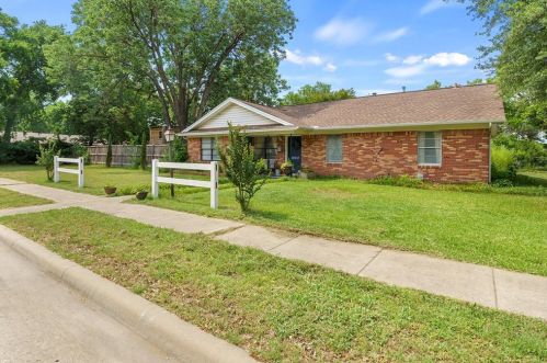 3001 Maple Dr, Garland, TX 75042-5668