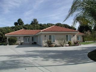 30353 Disney Ln, Vista, CA 92084-1235
