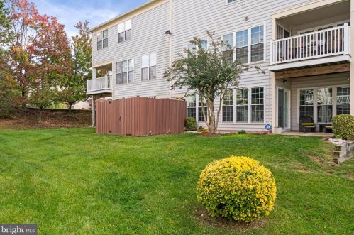 8202 Crossbrook Ct, Lorton VA  22079-4615 exterior