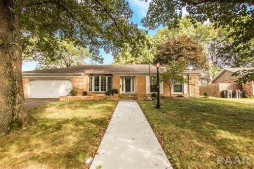 1907 Highwood Ave, Pekin, IL 61554-6423
