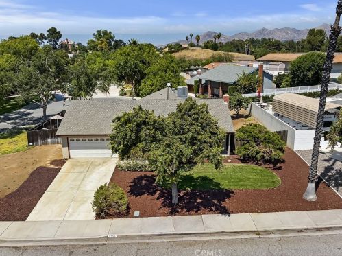 5550 Gloucester Way, Riverside CA  92506-3428 exterior