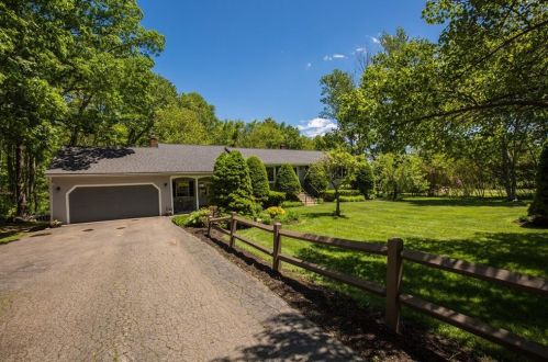 323 Town Farm Rd, Glocester, RI 02859-2412