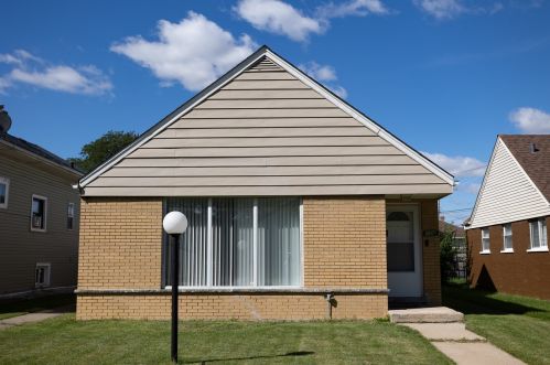 114 18th Ave, Broadview, IL 60153-1223