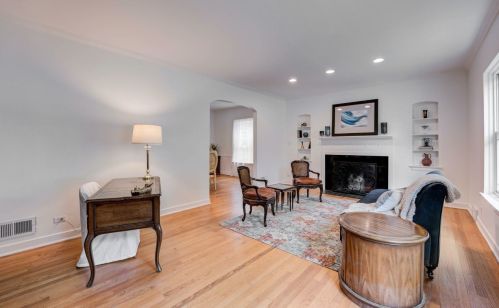6788 Dowagiac Ave, Chicago, IL 60646-2809