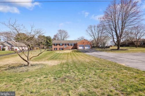 414 Old Country Club Rd, Charles Town, WV 25414-5826