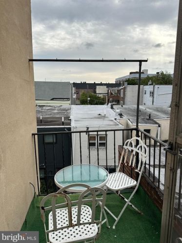 1237 13th St, Philadelphia PA  19147-4502 exterior