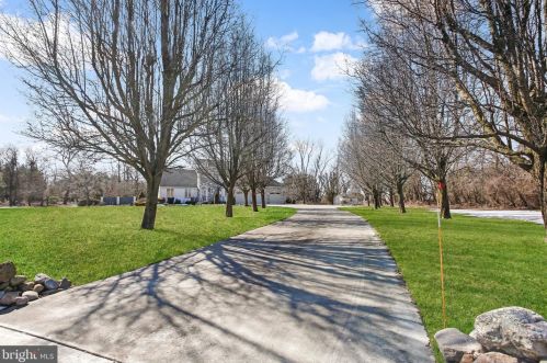 14 Buttonwood Dr, Pilesgrove, NJ 08098-2434