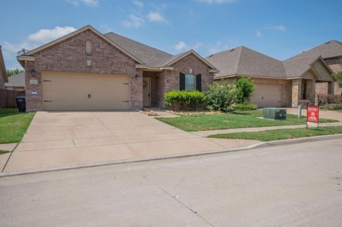 5825 Deck House Rd, Fort Worth, TX 76179-5262