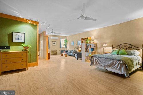 1226 8th St, Philadelphia PA  19147-5130 exterior