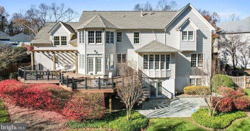 10101 Waterside Dr, Springfield VA  22015-3931 exterior