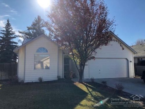 2814 Volcano Ct, Eagle Crest OR  97756-8088 exterior