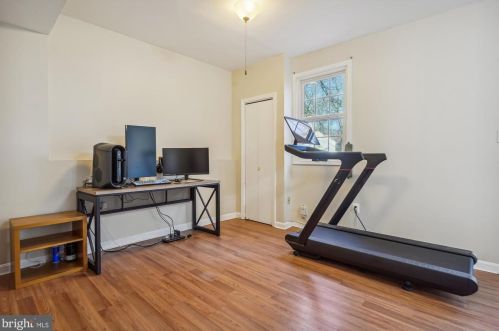 10008 Chestnut Wood Ln, Springfield VA  22015-2701 exterior