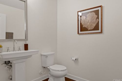 806 Santa Ana Blvd, Santa Ana CA 92701-3962 exterior