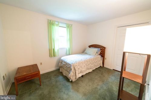 102 Suncrest Rd, Lancaster PA  17601-4834 exterior