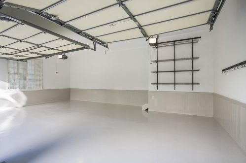 710 Lake Summit Dr, Atlanta GA  30342-1919 exterior