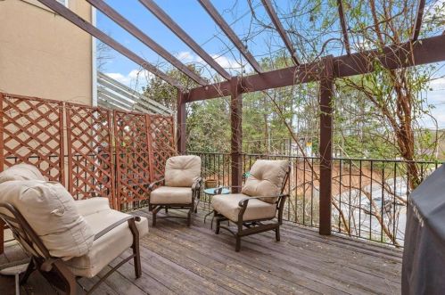 2464 Brookhaven Hts Ct, Atlanta GA  30319-5243 exterior