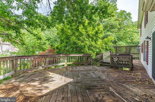 6315 Falling Brk Dr, Springfield VA  22015-4033 exterior