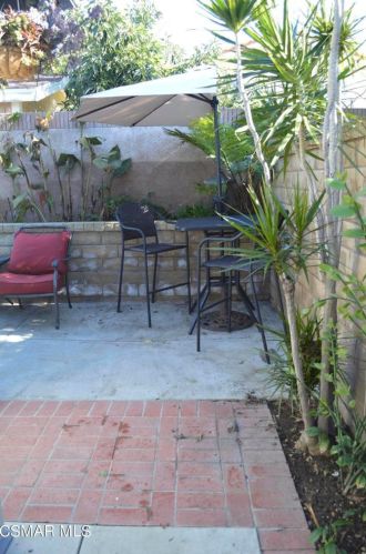 2040 Freesia Ave, Simi Valley CA  93063-3534 exterior