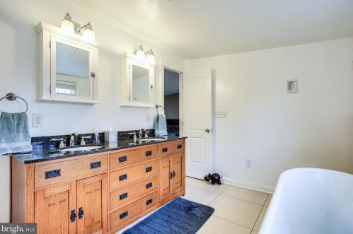 1511 Delmont Ln, Silver Spring MD 20912-7036 exterior