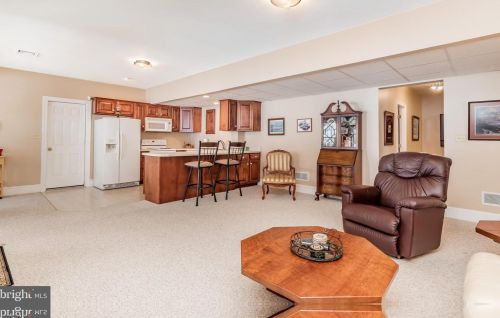 5 Linden Dr, Carlisle PA 17015-6906 exterior