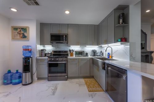 2156 Watermarke Pl, Irvine CA  92612-7691 exterior