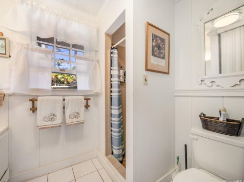 4561 Aukai Ave, Honolulu HI  96816-5209 exterior