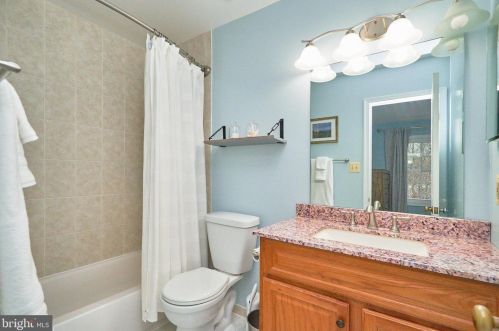 6740 Sunset Woods Ct, Springfield VA  22015-4241 exterior