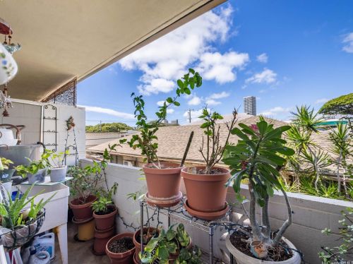 2824 Kihei Pl, Honolulu HI  96816-1310 exterior