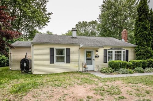 30 Chester Ln, Wallingford CT  06492-3912 exterior