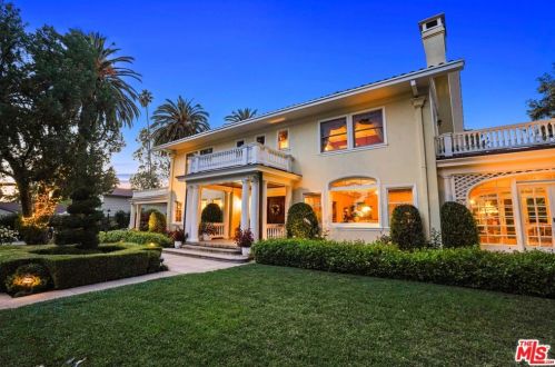 1145 New York Dr, Altadena, CA 91001-3161